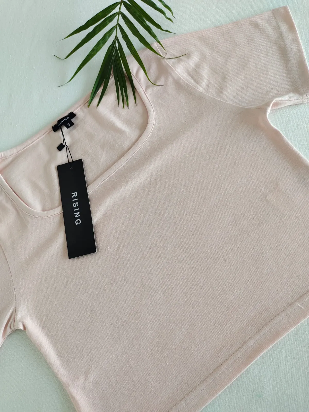BASICS SQUARE NECK SOLID TEE