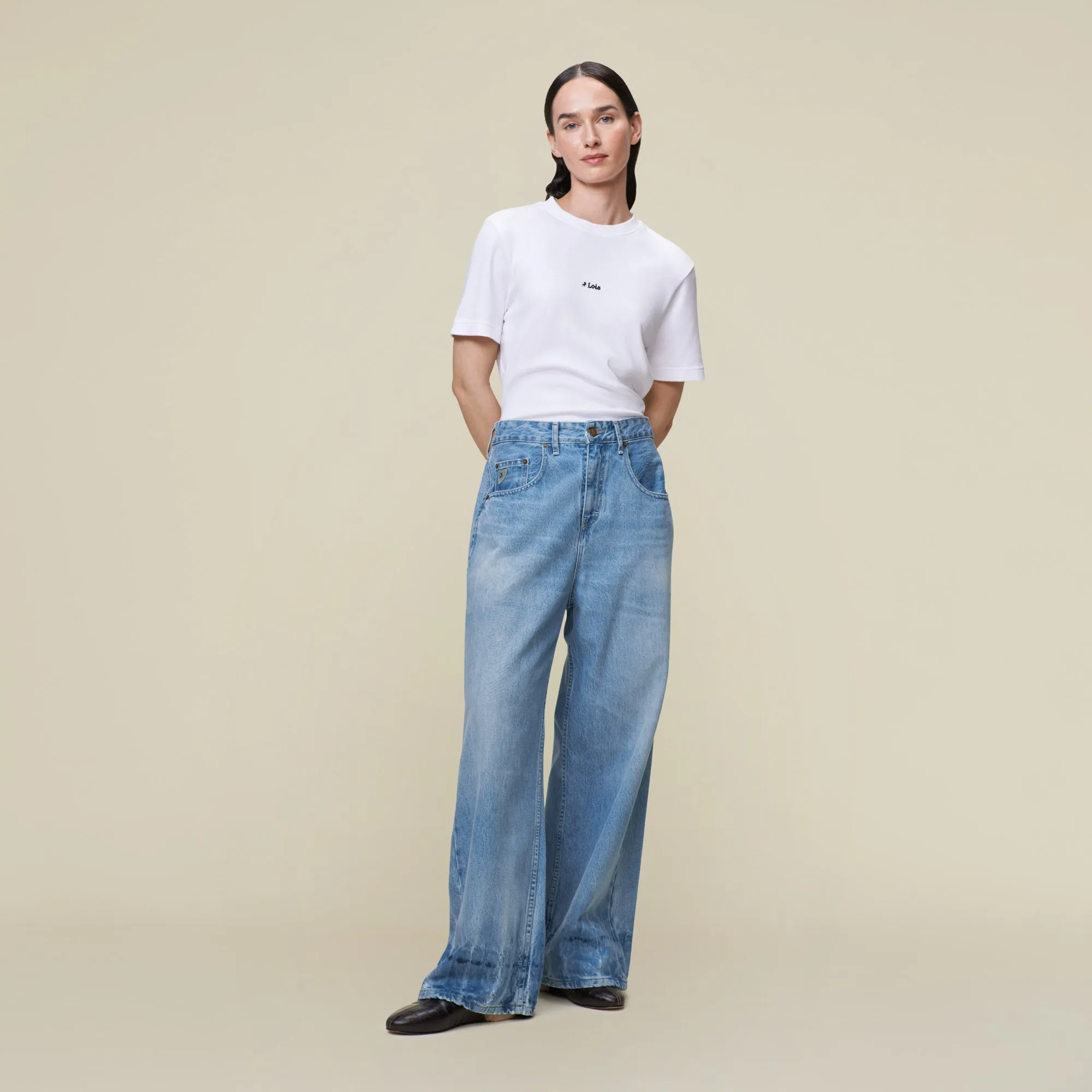 Cherry Tee Lois Center - Cropped Tee